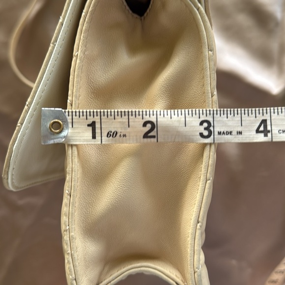 DKNY Donna Karan Cream Leather Quilted Bag Gold Hardware Detachable Strap - Picture 9 of 14